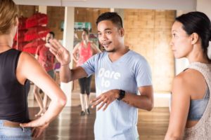 agung teaching salsa class at danse boot camp